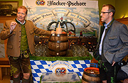Hacker-Pschorr Chef Andreas Steinfatt und Hacker-Pschorr Braumeister Christian Dannke stellten am 02.09.2015 im Alten Eiswerk der Brauerei das diesjährige Wiesnbier vor (©Foto: Ingrid Grossmann)